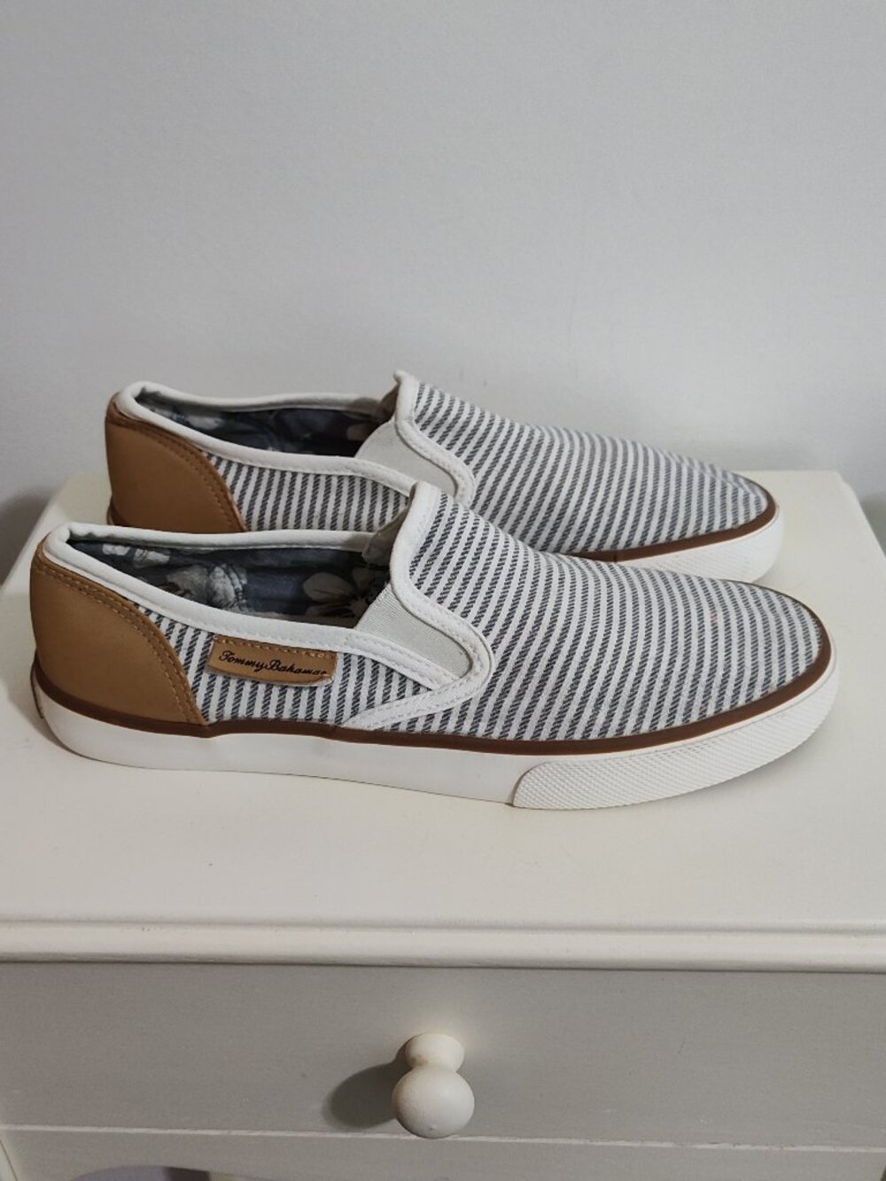 Tommy Bahama "Sailor" gray & white striped canvas sneakers/loafers, EUC, size 8